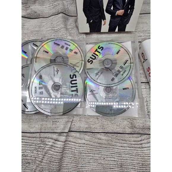 Suits: the Complete Series (DVD) - Picture 6 of 10